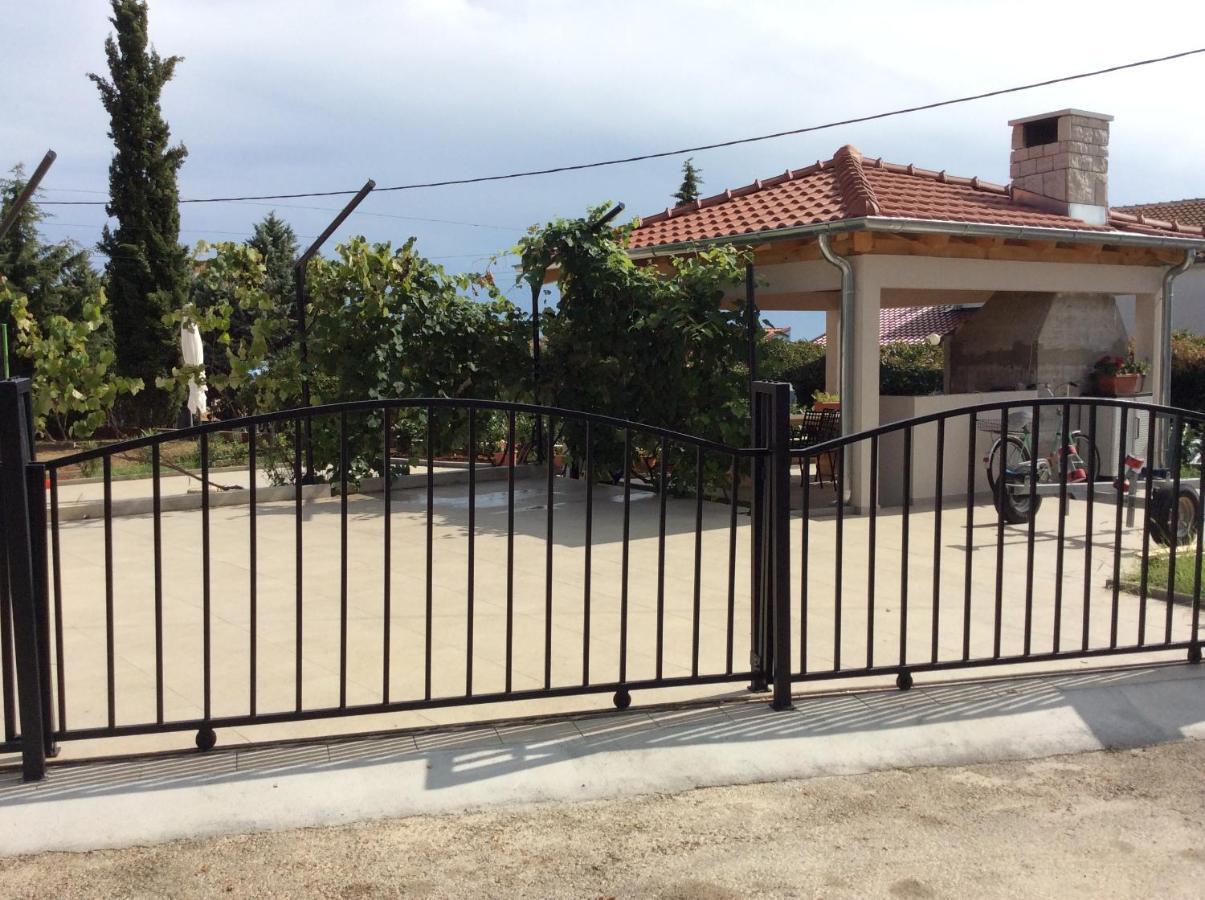 Apartment Pin Pinezići Εξωτερικό φωτογραφία